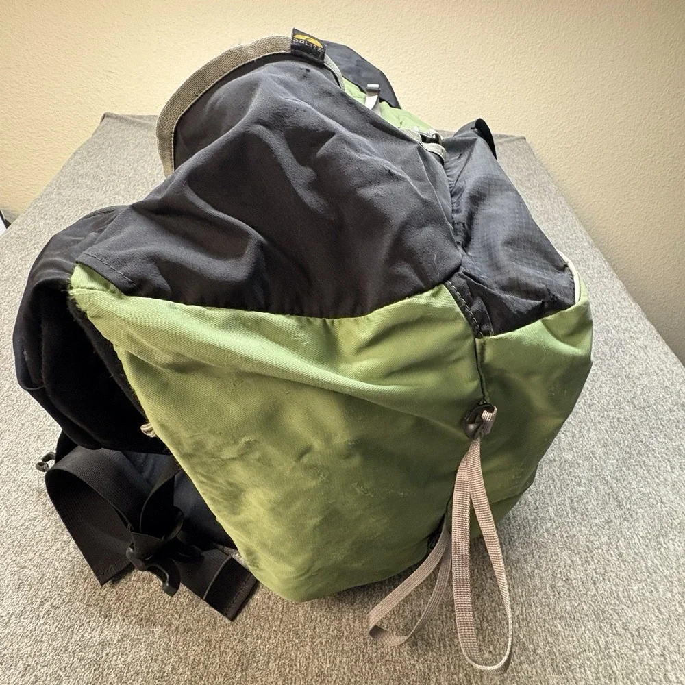 Vintage GoLite QUEST Hiking Backpack 50L Ultralight Green Hiking Internal Frame